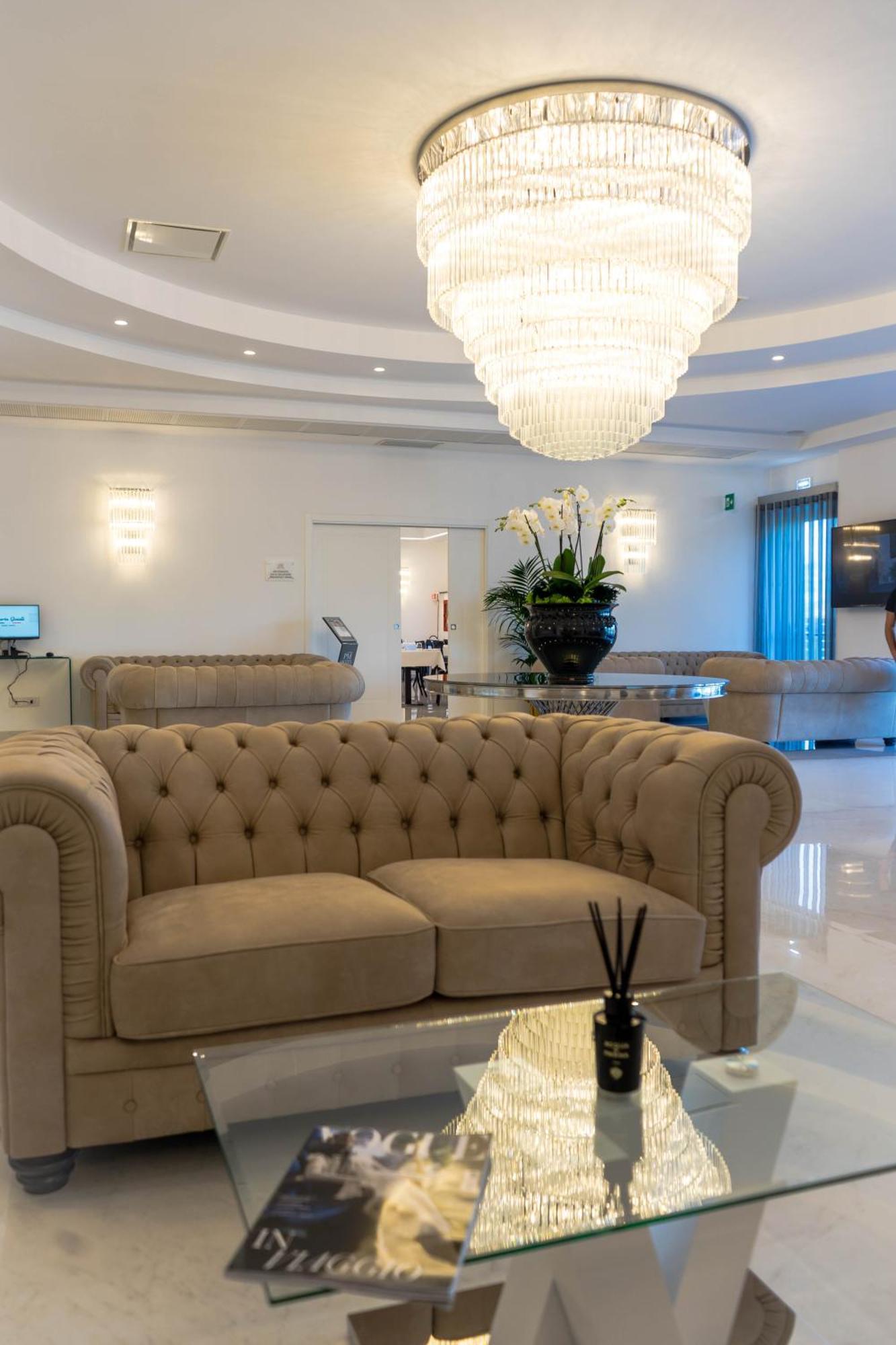 Pm Hotel Катандзаро Екстериор снимка